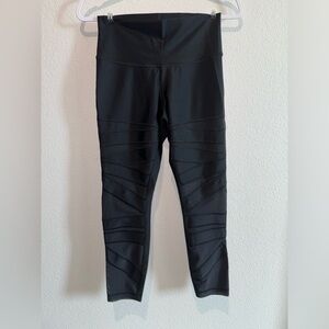 LULULEMON BUNDLE : black leggings, marbled leggings